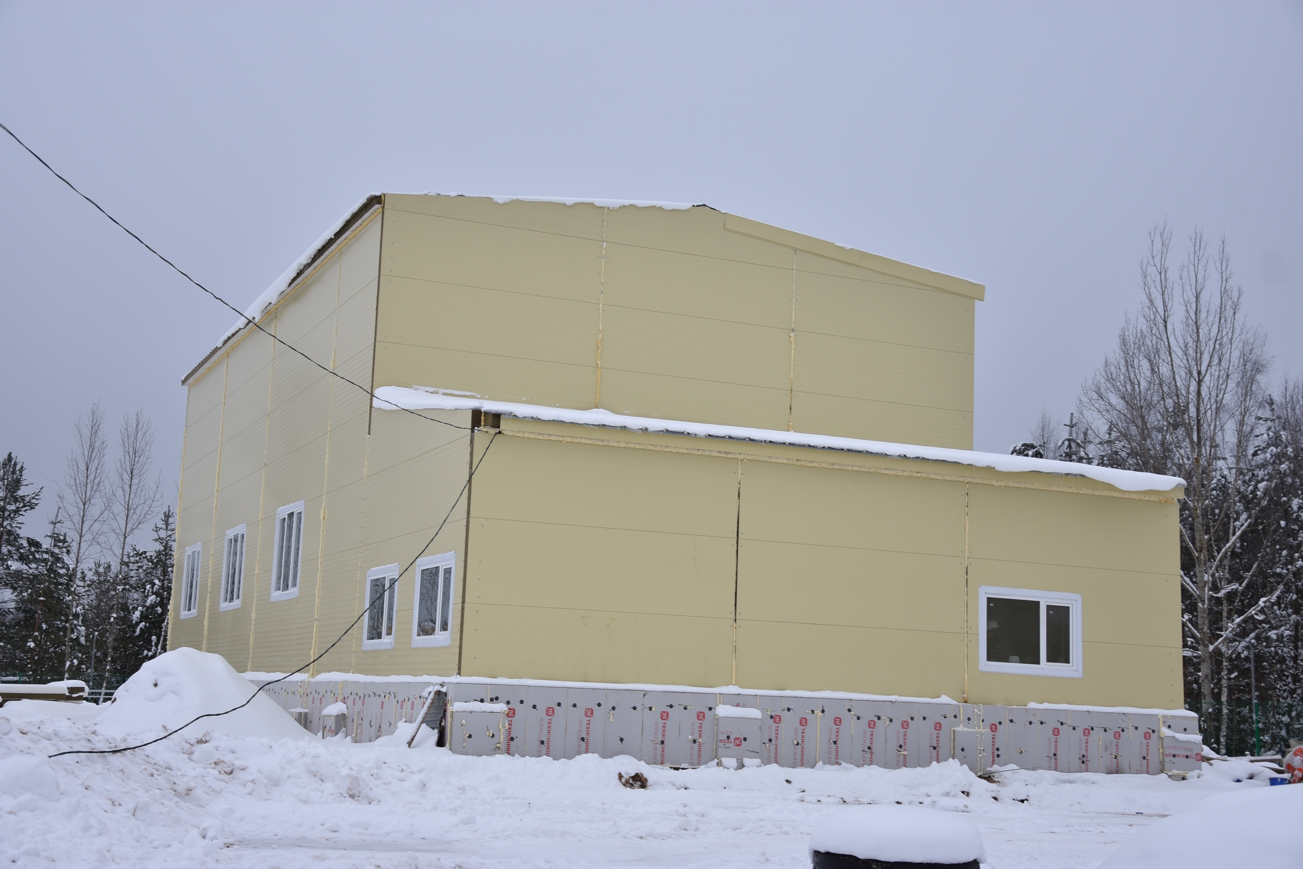 Глава округа Илья Шубин проверил ход реконструкции биологических очистных сооружений в Чагоде.