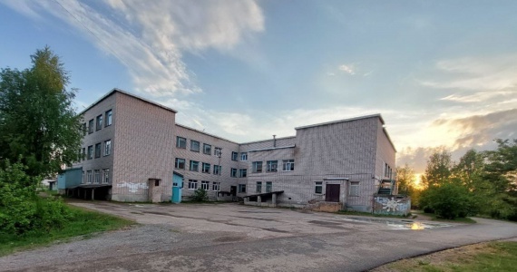 Определена подрядная организация для проведения капитального ремонта кровли здания второго корпуса Чагодской средней школы.