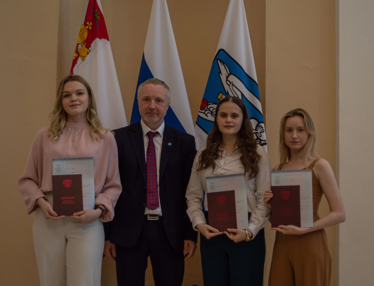 В Вологодском государственном университете вручили дипломы выпускникам инженерно-строительного института. В Вологодском государственном университете вручили дипломы выпускникам инженерно-строительного института.