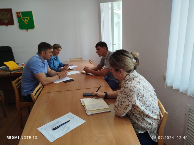 Чагодощенский округ с рабочим визитом посетил заместитель начальника департамента природных ресурсов, лесного и охотничьего хозяйства области Арсений Козловский.. Чагодощенский округ с рабочим визитом посетил заместитель начальника департамента природных ресурсов, лесного и охотничьего хозяйства области Арсений Козловский..