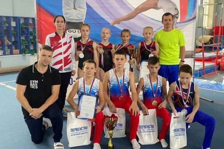 Вологодские спортсмены взяли золото на Первенстве СЗФО России по спортивной гимнастике. Вологодские спортсмены взяли золото на Первенстве СЗФО России по спортивной гимнастике.