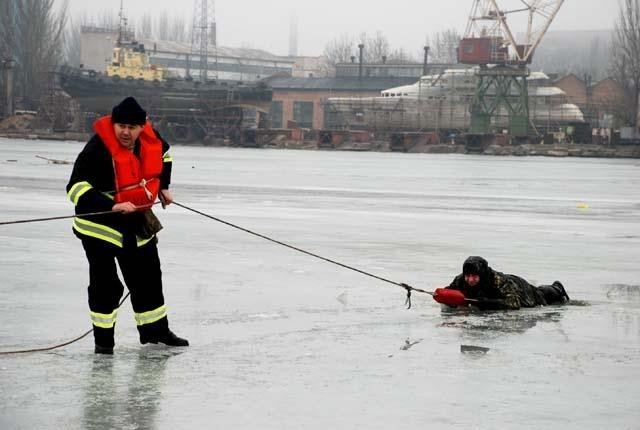 Опасность весеннего льда. Опасность весеннего льда.