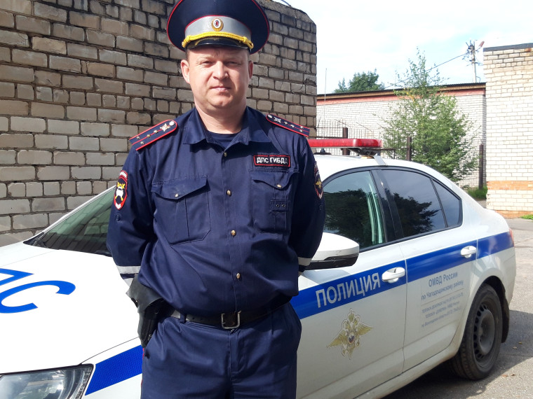 Врио начальника отделения Госавтоинспекции Чагодощенского округа Дмитрий Сушилов обратился к участникам дорожного движения в преддверии 1 сентября. Врио начальника отделения Госавтоинспекции Чагодощенского округа Дмитрий Сушилов обратился к участникам дорожного движения в преддверии 1 сентября.