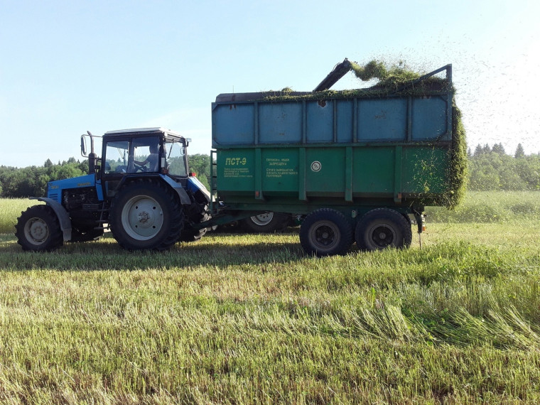 Аграриями округа закончена работа по кормозаготовке.. Аграриями округа закончена работа по кормозаготовке..